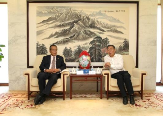晏志勇會(huì)見戴爾全球執(zhí)行副總裁、大中華區(qū)總裁黃陳宏