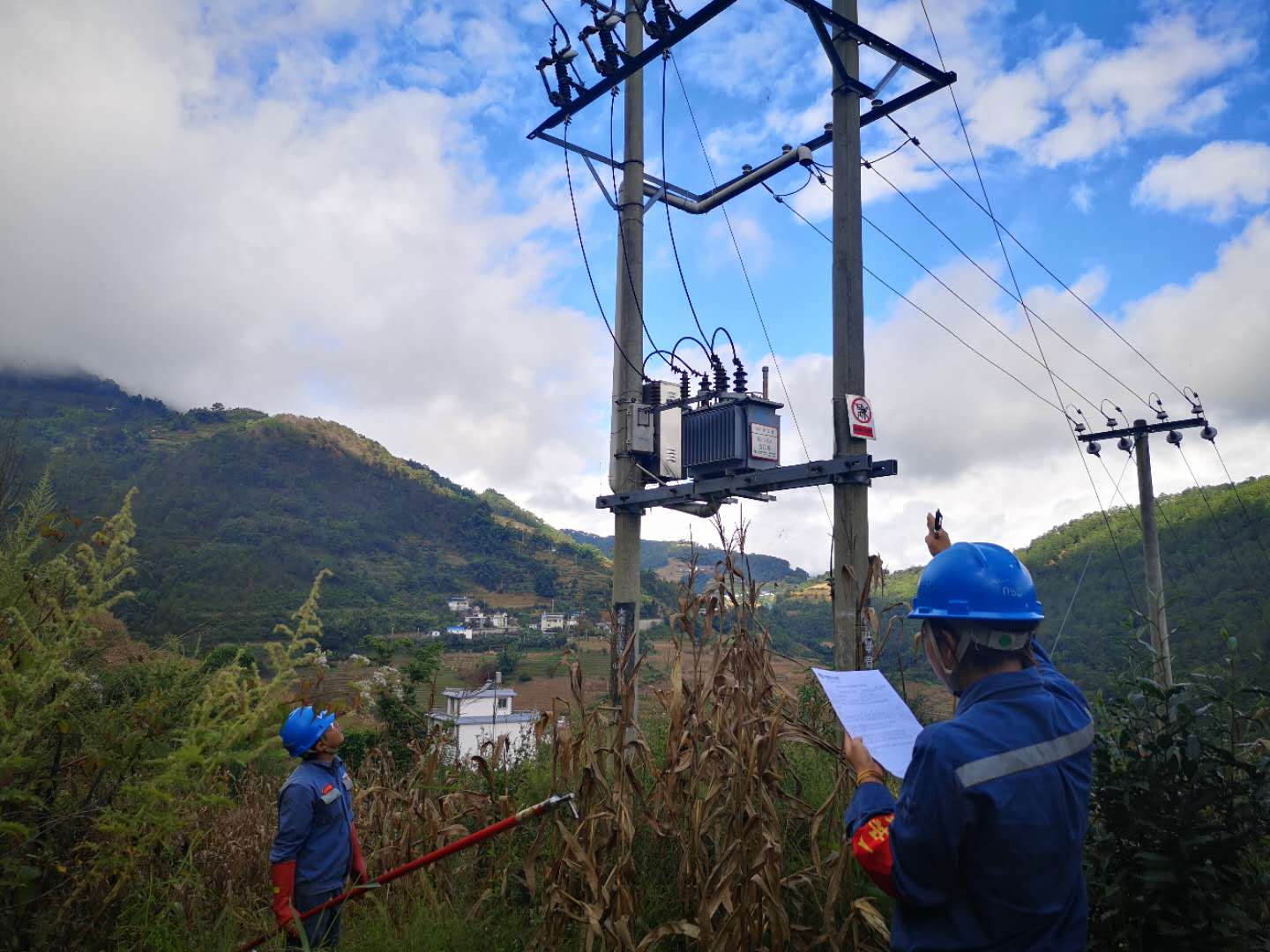 臨滄云縣供電局開展線路維護(hù)改造，全面提升供電可靠性