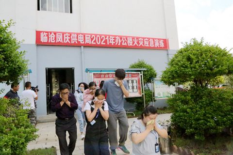 臨滄鳳慶供電局開展2021年消防、反恐怖襲擊及電梯事故專項(xiàng)應(yīng)急演練