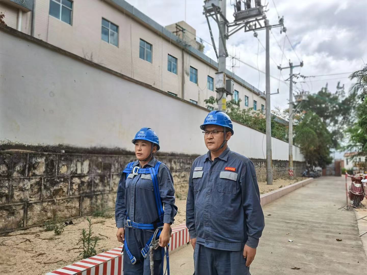 臨滄云縣供電局黨員帶頭開展崗評(píng)，促員工技能快速提升