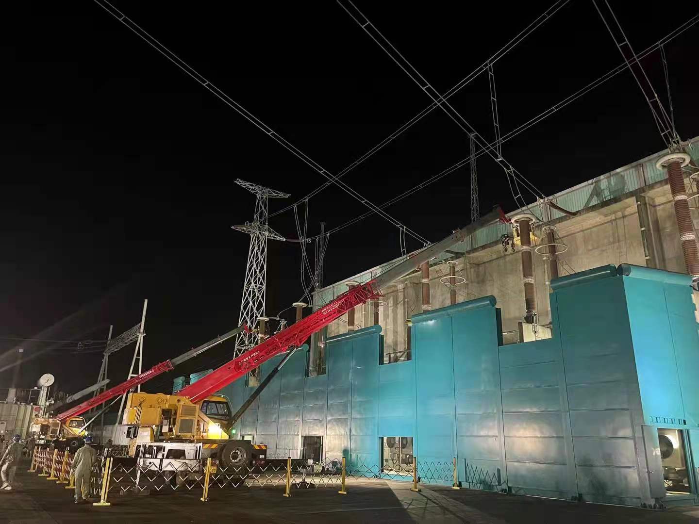 鄂電“鐵軍”：30個(gè)小時(shí)晝夜搶修作業(yè)，守護(hù)西電東送電網(wǎng)大動(dòng)脈