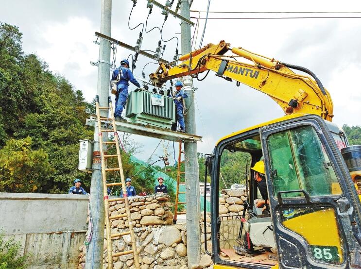 南方電網公司加強農村電網建設，以充足電力激發(fā)鄉(xiāng)村活力