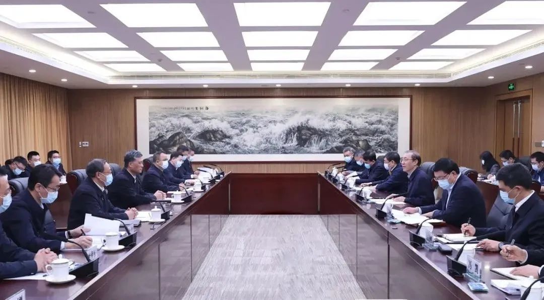 辛保安、張智剛與新疆維吾爾自治區(qū)、新疆生產(chǎn)建設(shè)兵團(tuán)領(lǐng)導(dǎo)會談