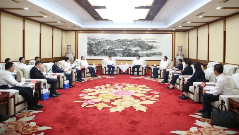 宋海良與內(nèi)蒙古自治區(qū)黨委常委、呼和浩特市委書(shū)記包鋼座談