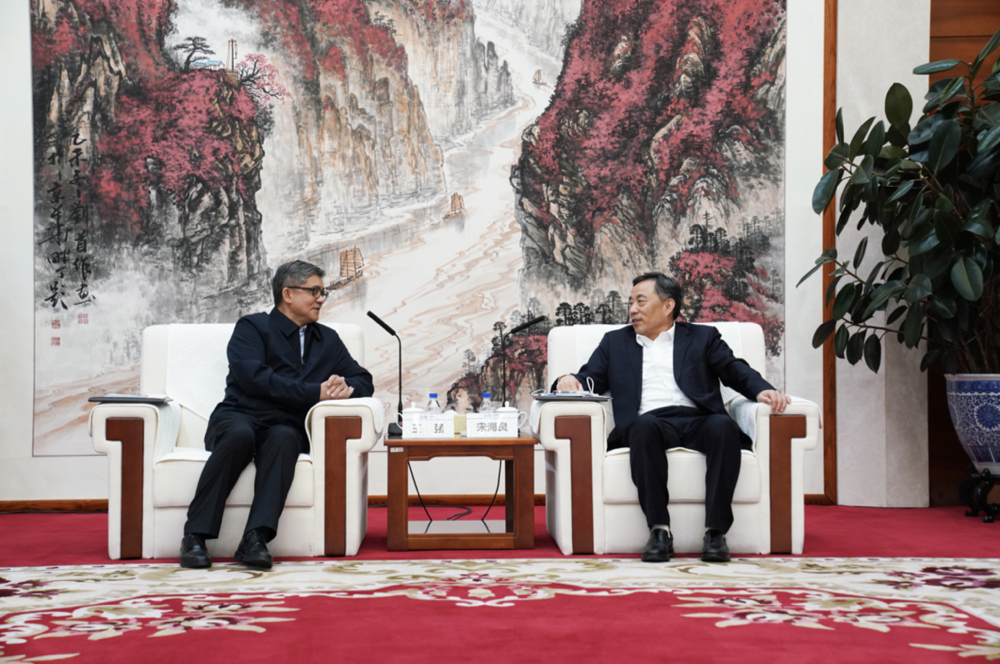 中國(guó)能建黨委書記、董事長(zhǎng)宋海良與拉薩市委副書記、市長(zhǎng)王強(qiáng)座談
