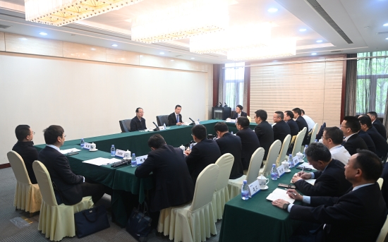 丁焰章與新任職子企業(yè)黨委書記、董事長集體談話