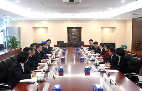 中國電建黨委常委、副總經(jīng)理王小軍與中國華電集團黨組成員、副總經(jīng)理李旭紅會談