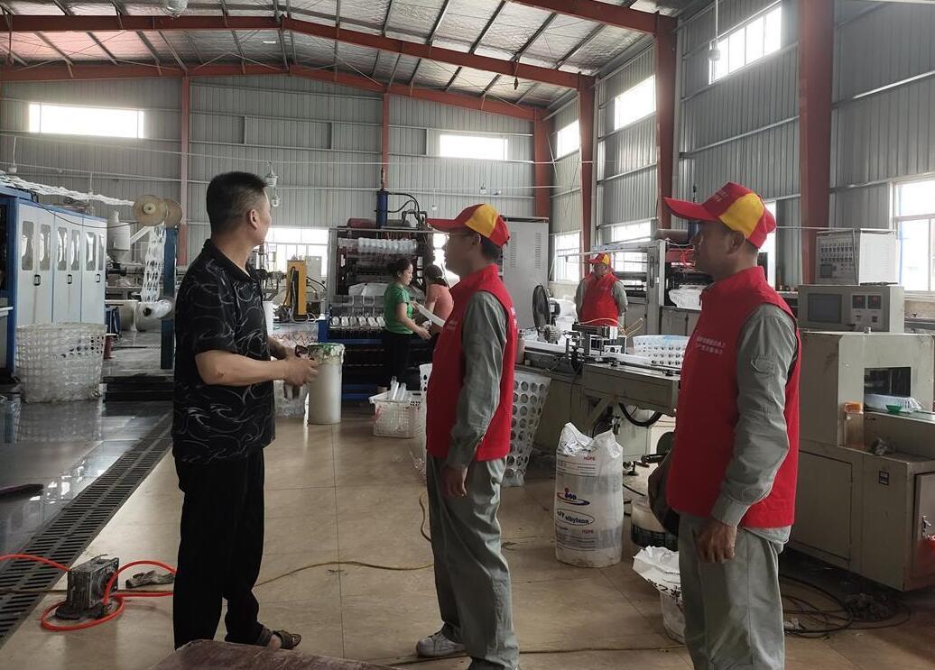 國網(wǎng)石首市供電公司“電”亮綠色經(jīng)濟(jì)，為企業(yè)降成本“支招”
