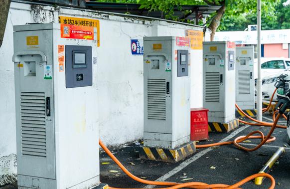 新能源汽車日漸增多，充電樁使用亂象如何管?