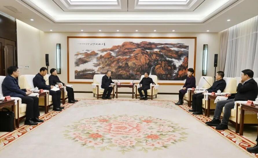 三峽集團(tuán)董事長(zhǎng)、黨組書(shū)記雷鳴山拜會(huì)內(nèi)蒙古自治區(qū)黨委書(shū)記孫紹騁、自治區(qū)主席王莉霞