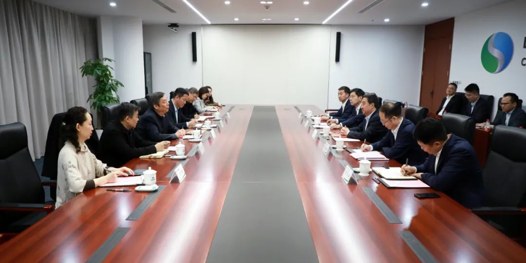 中國電氣裝備黨委書記、董事長白忠泉會(huì)見上海市經(jīng)濟(jì)和信息化委員會(huì)副主任戎之勤
