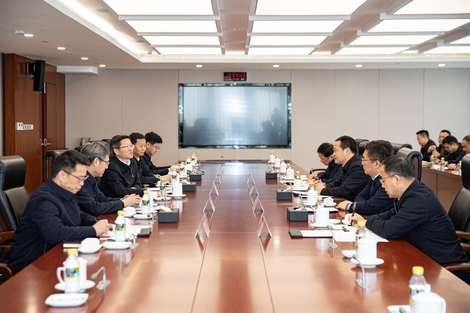 國家能源集團(tuán)公司總經(jīng)理、黨組副書記余兵會(huì)見上饒市委書記陳云