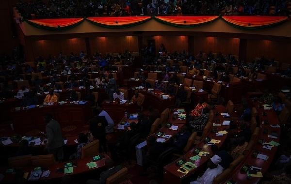 英媒：加納議會欠電費，電力公司拉閘打斷國情咨文