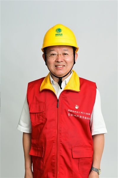 全國人大代表、國網(wǎng)浙江慈溪市供電公司客服中心社區(qū)經(jīng)理錢海軍——讓訴訟服務(wù)之光照亮千家萬戶