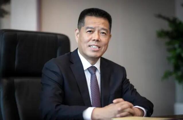 加快推動(dòng)傳統(tǒng)煤炭企業(yè)向新能源企業(yè)轉(zhuǎn)型發(fā)展——訪全國(guó)人大代表，山東能源集團(tuán)黨委書記、董事長(zhǎng) 李偉