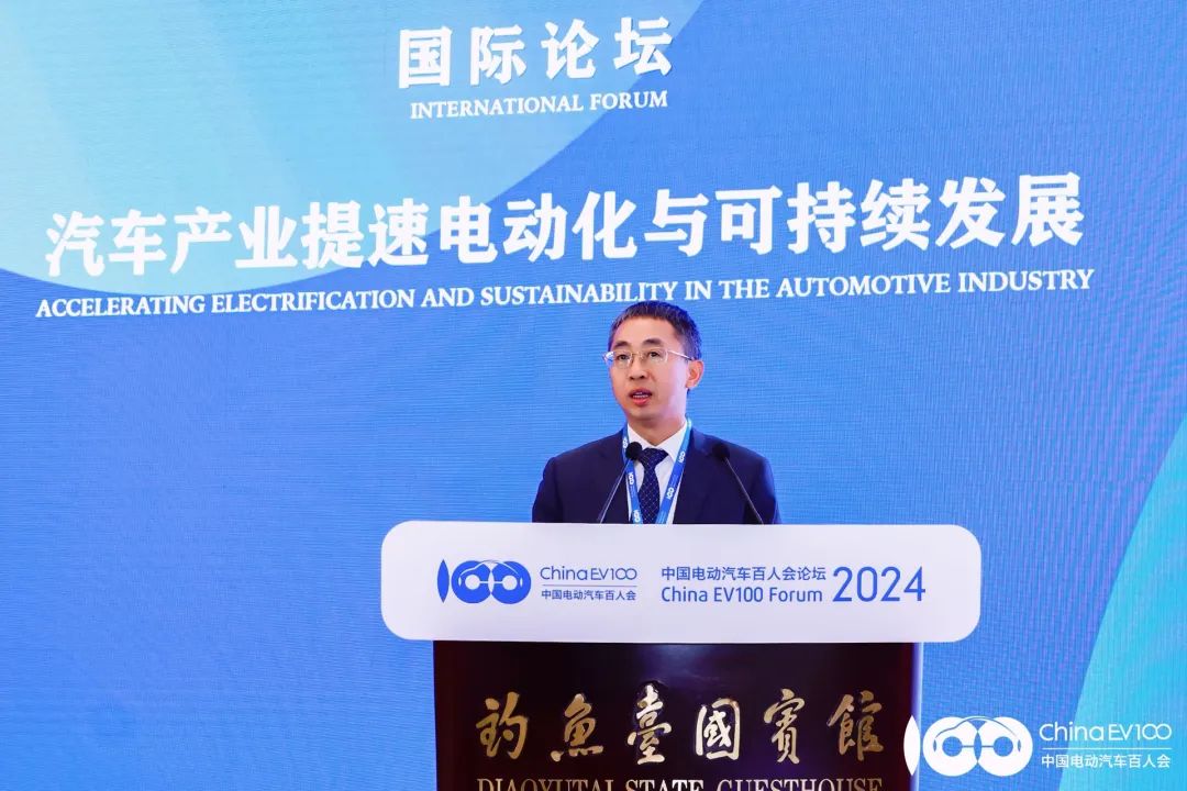 華為侯金龍：加速以超快充為主的充電基礎設施建設，提升用戶體驗，促進電動汽車消費與普及