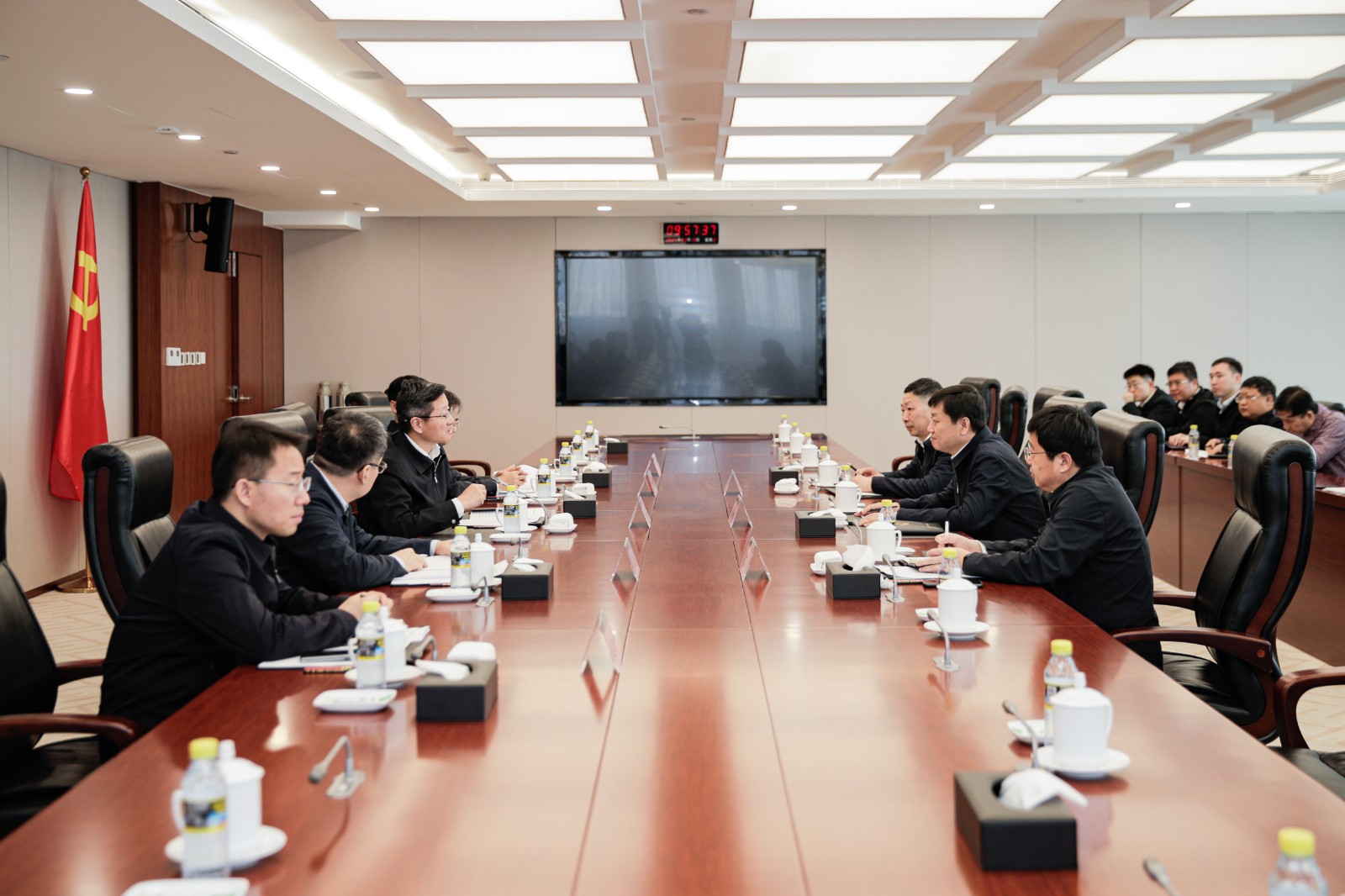 國家能源集團(tuán)總經(jīng)理、黨組副書記余兵會(huì)見衡水市委副書記、市長董曉航