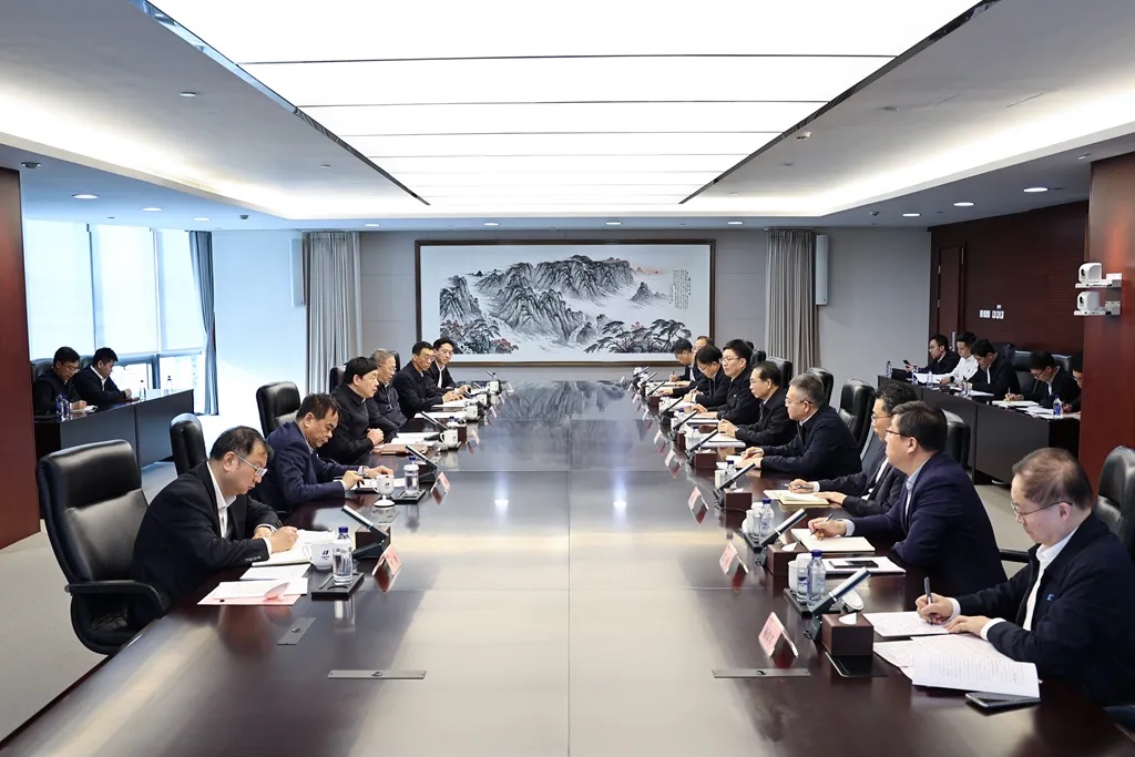 華電集團董事長江毅、總經(jīng)理葉向東與國家電網(wǎng)董事長、黨組書記張智剛會談