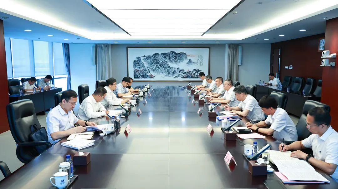國(guó)家能源局黨組成員、副局長(zhǎng)何洋到中國(guó)華電開展專題調(diào)研