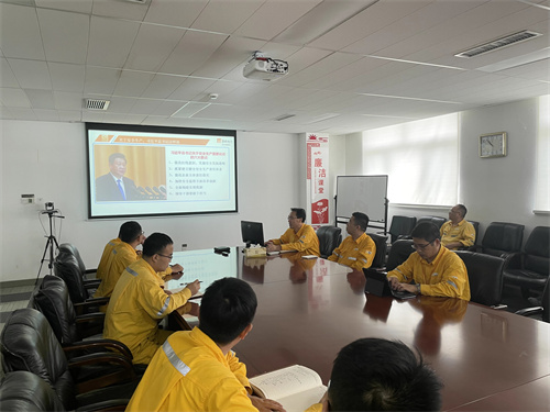 華潤電力南京公司黨委委員、副總經(jīng)理陳超虎參加發(fā)電二部安全聯(lián)系日活動(dòng)