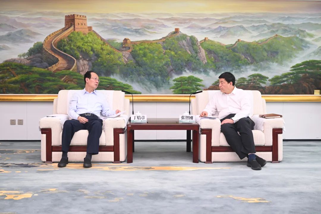 中國(guó)電建黨委書記、董事長(zhǎng)丁焰章與國(guó)家電網(wǎng)有限公司董事長(zhǎng)、黨組書記張智剛舉行會(huì)談