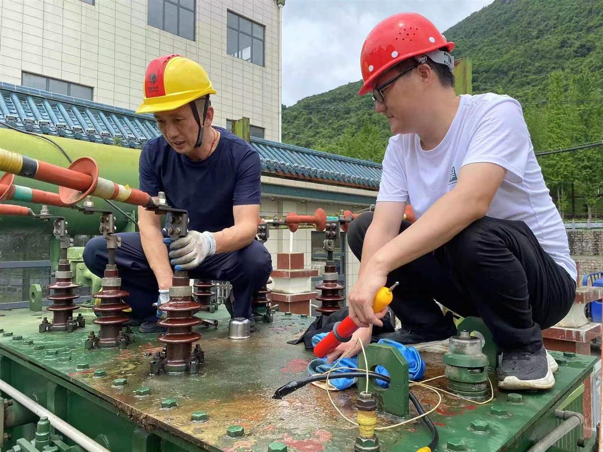 黃石市王英電廠發(fā)電泄洪調(diào)峰，騰出庫容1200萬立方米
