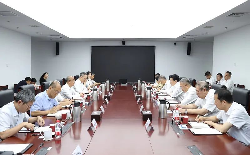 國(guó)家電網(wǎng)公司董事長(zhǎng)、黨組書(shū)記張智剛拜訪懷柔實(shí)驗(yàn)室并交流座談