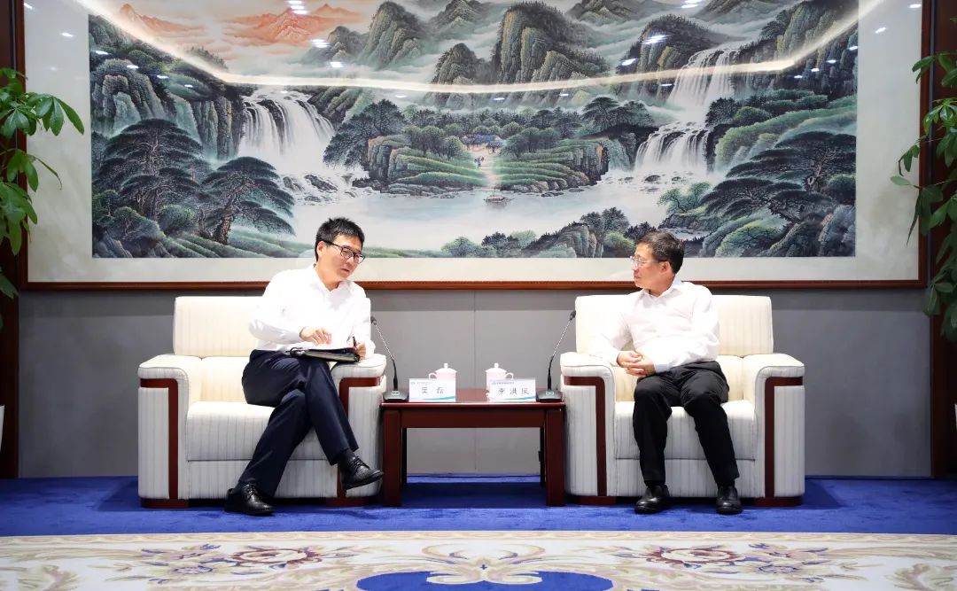 中國電氣裝備黨委書記、董事長李洪鳳會見上海電氣集團黨委書記、董事長吳磊