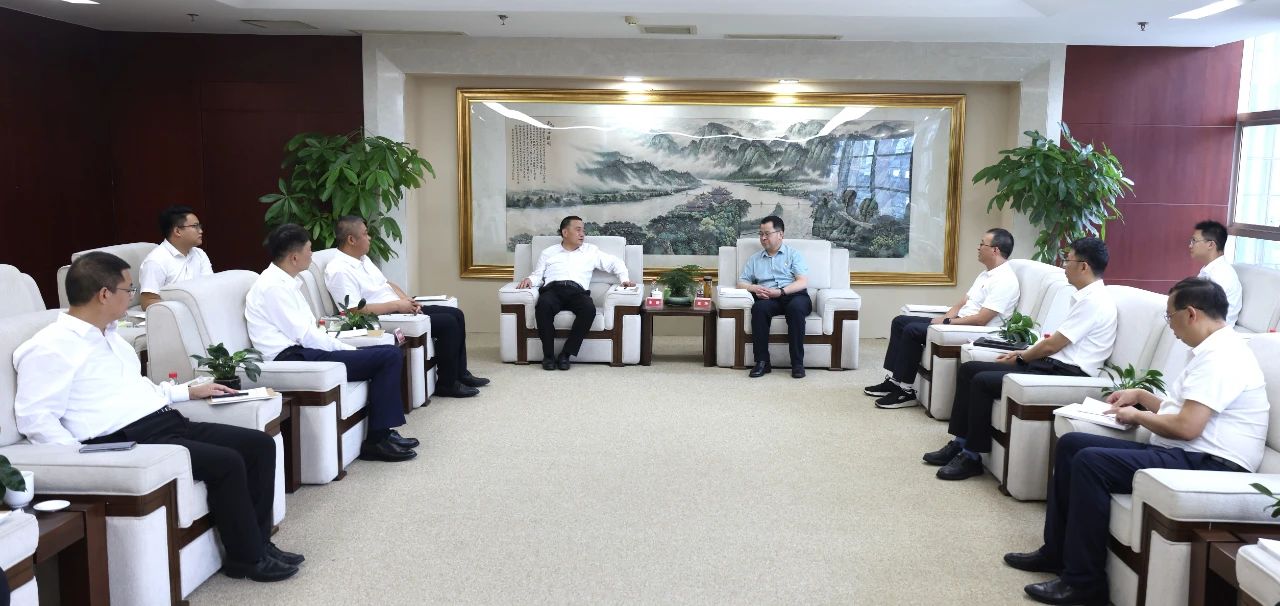大唐四川公司黨委書記、董事長(zhǎng)梁華與中建八局西南分公司黨委書記、董事長(zhǎng)李彪會(huì)談