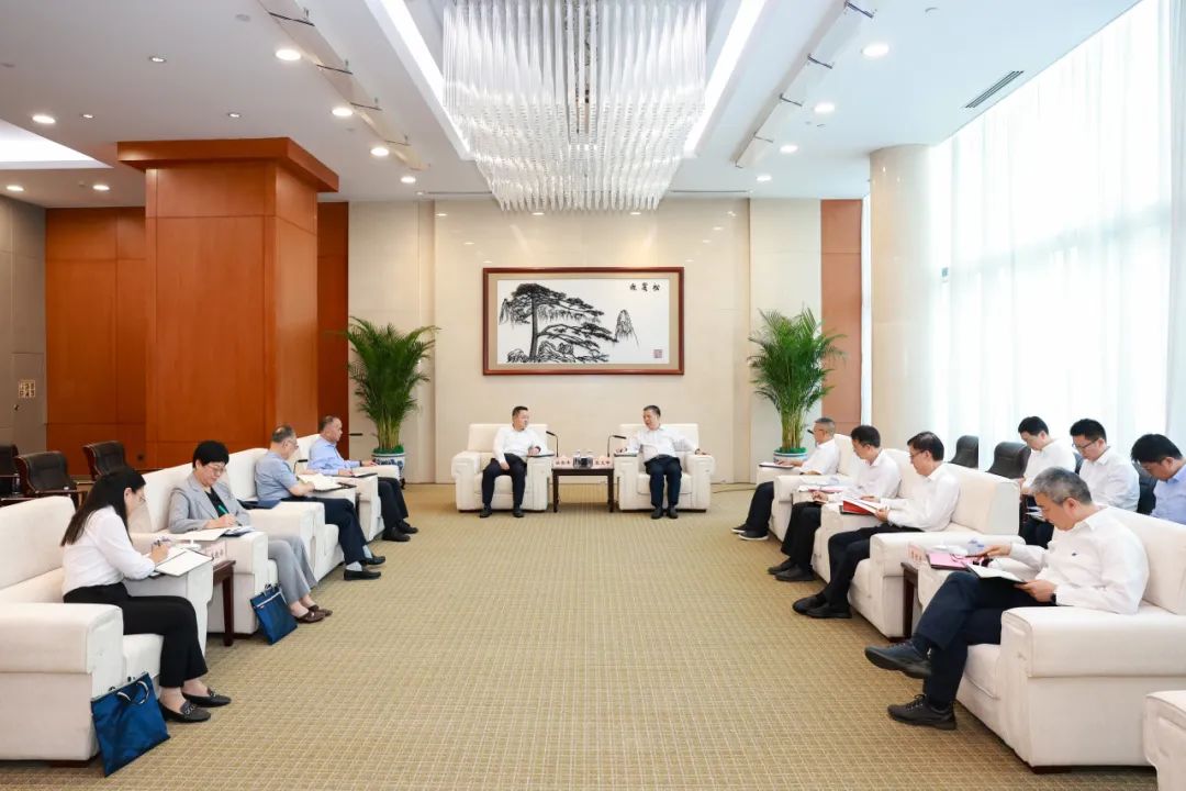 華能集團(tuán)公司總經(jīng)理張文峰會(huì)見(jiàn)中國(guó)國(guó)新董事長(zhǎng)徐思偉、總經(jīng)理莫德旺