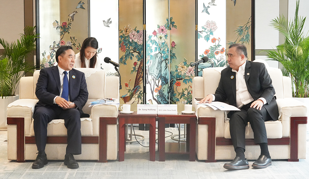 中國能建黨委書記、董事長宋海良與馬來西亞交通部部長陸兆福會談