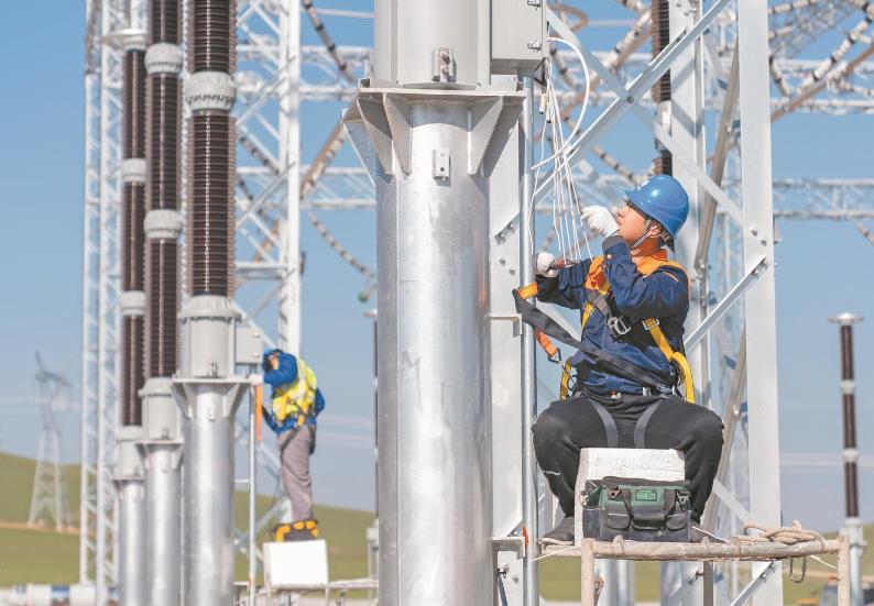 蒙東錫盟江蘇能源烏拉蓋電廠、華電白音華金山電廠500千伏送出工程全線貫通