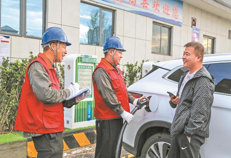 國網(wǎng)河南電力公司持續(xù)加大充電基礎(chǔ)設(shè)施建設(shè)力度，做好充電服務(wù)保障