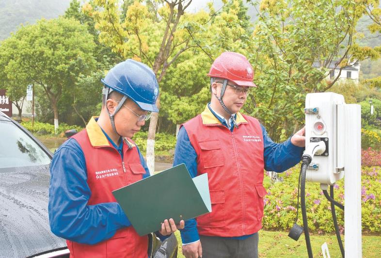 陳鳴：“空心村”變“開(kāi)心村”，供電服務(wù)總相伴
