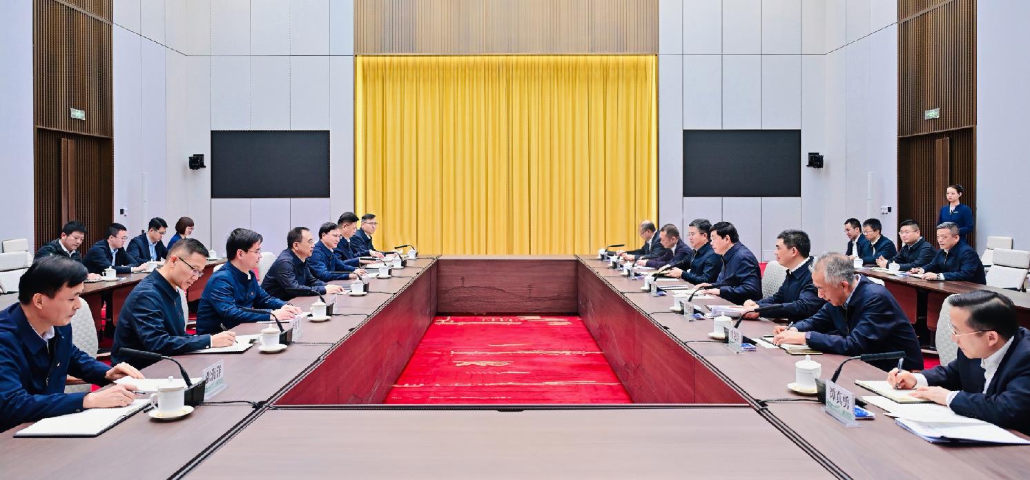 中國(guó)大唐集團(tuán)董事長(zhǎng)鄒磊、總經(jīng)理張傳江與國(guó)家電網(wǎng)董事長(zhǎng)張智剛、總經(jīng)理龐驍剛會(huì)談