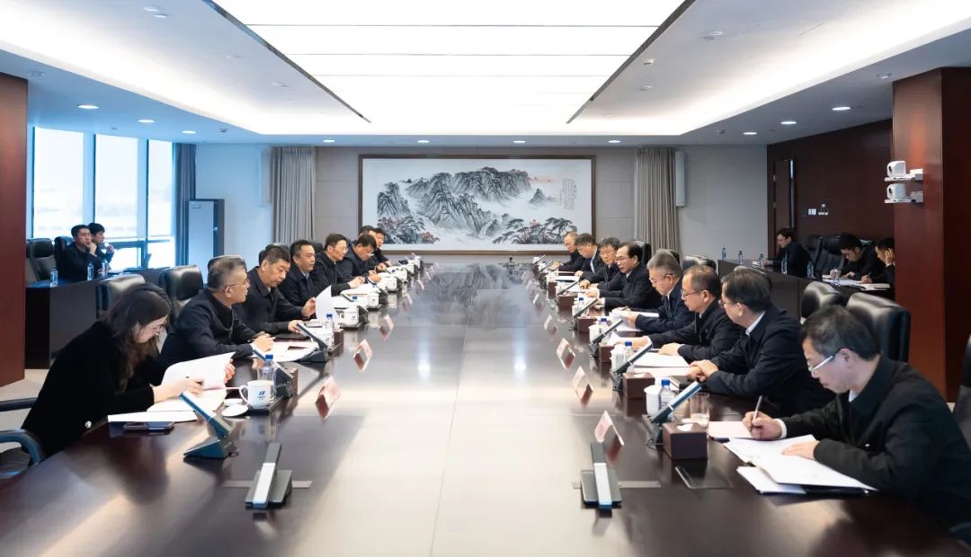 華電集團(tuán)董事長江毅、總經(jīng)理葉向東與哈電集團(tuán)董事長曹志安、總經(jīng)理黃偉舉行會談